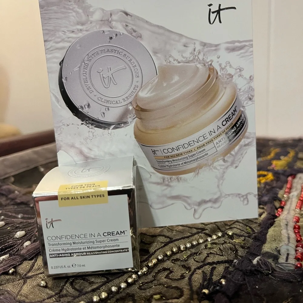 IT Cosmetics Confidence in a Cream Travel Sample Size 0.237 oz
